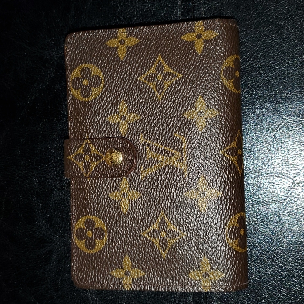 Louis Vuitton Monogram Kisslock Compact Wallet, Firm Price
